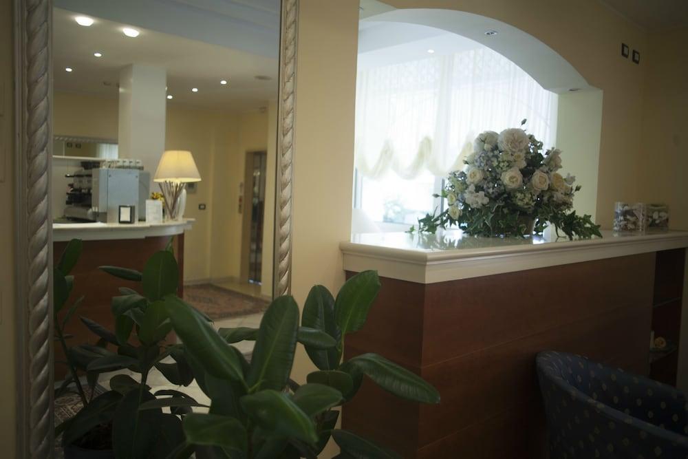 Cannes - In Pieno Centro Riccione